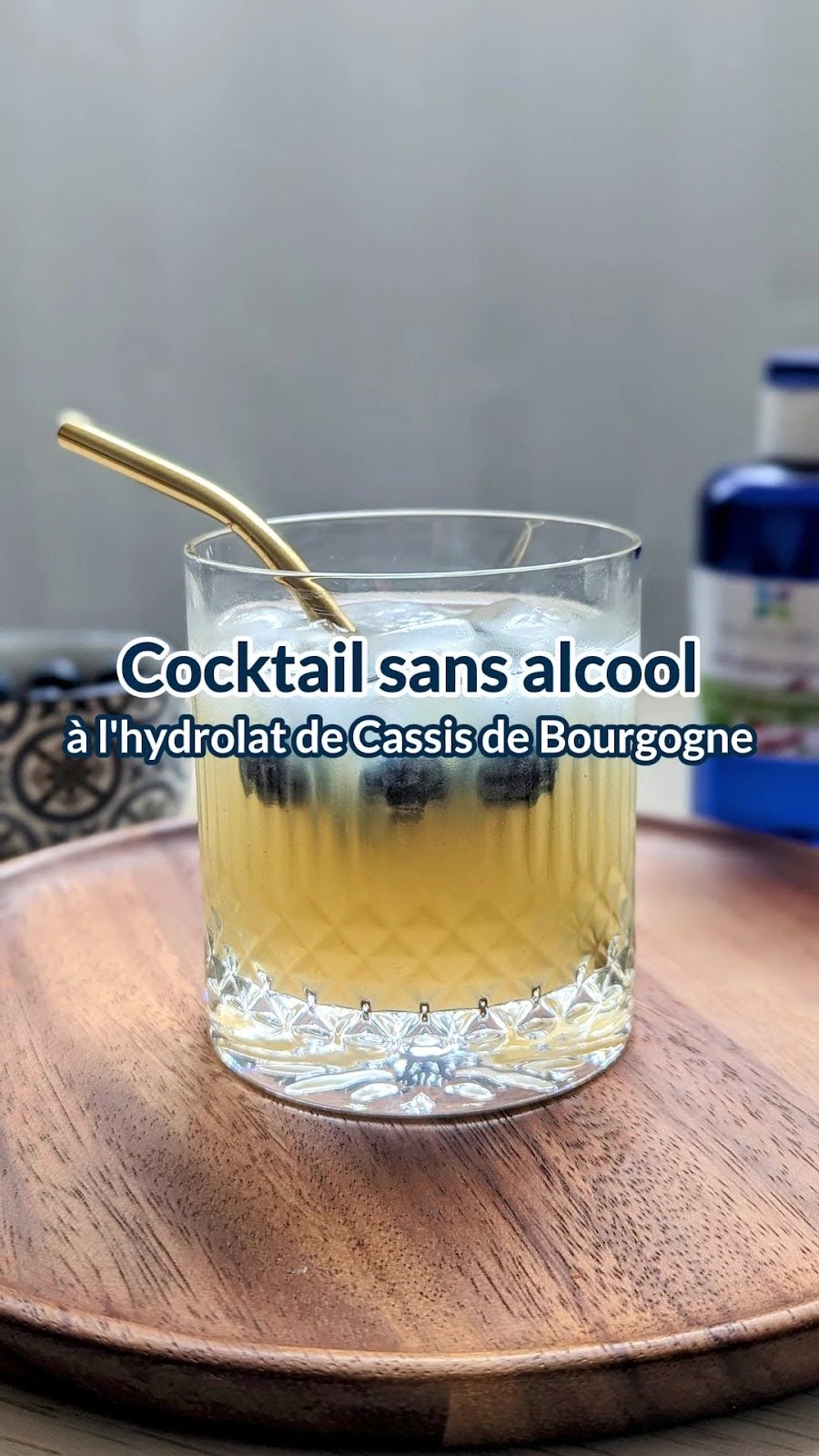 Cóctel sin alcohol con hidrolato de grosella negra de Borgoña