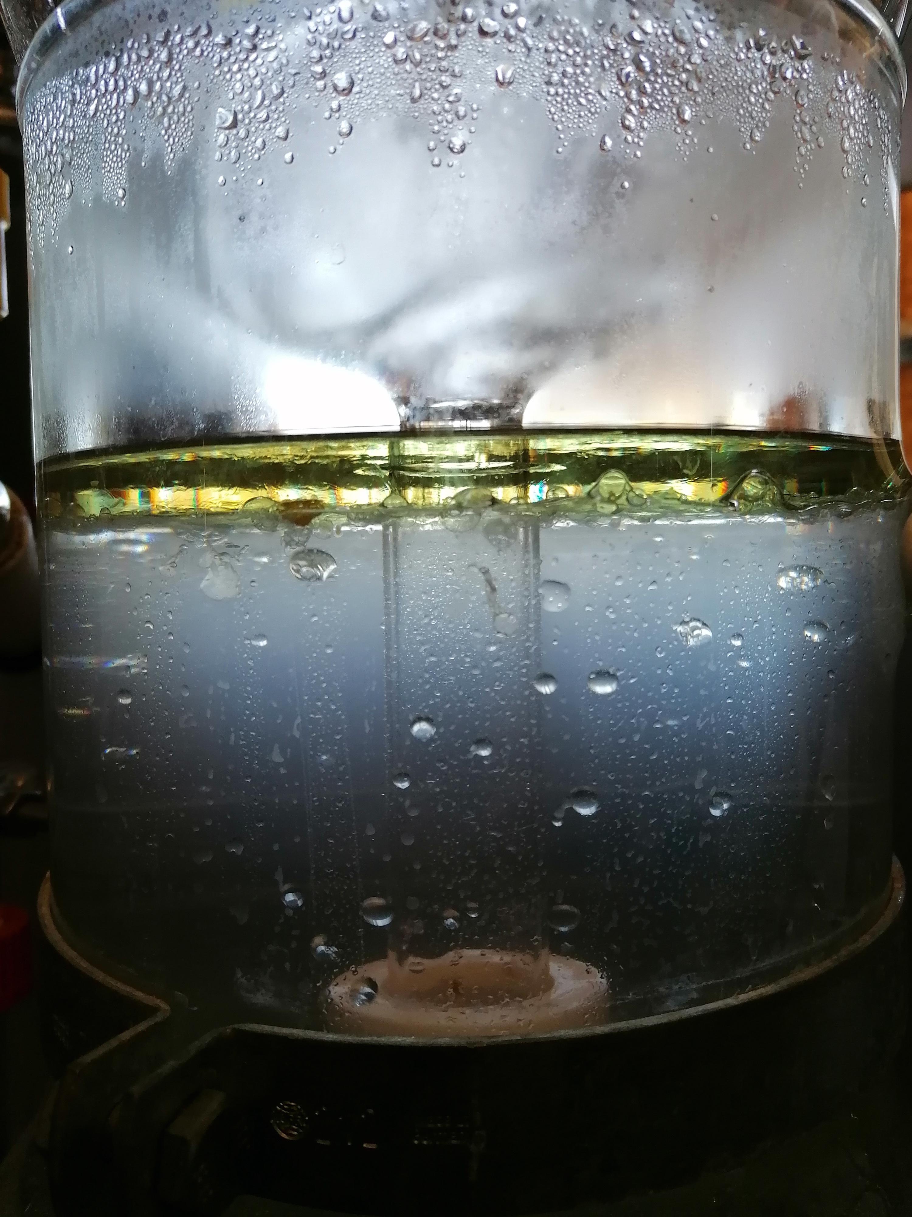 Decouvrez la distillation Aceite esencial de cedro del Atlas 100% ecológico y artesanal