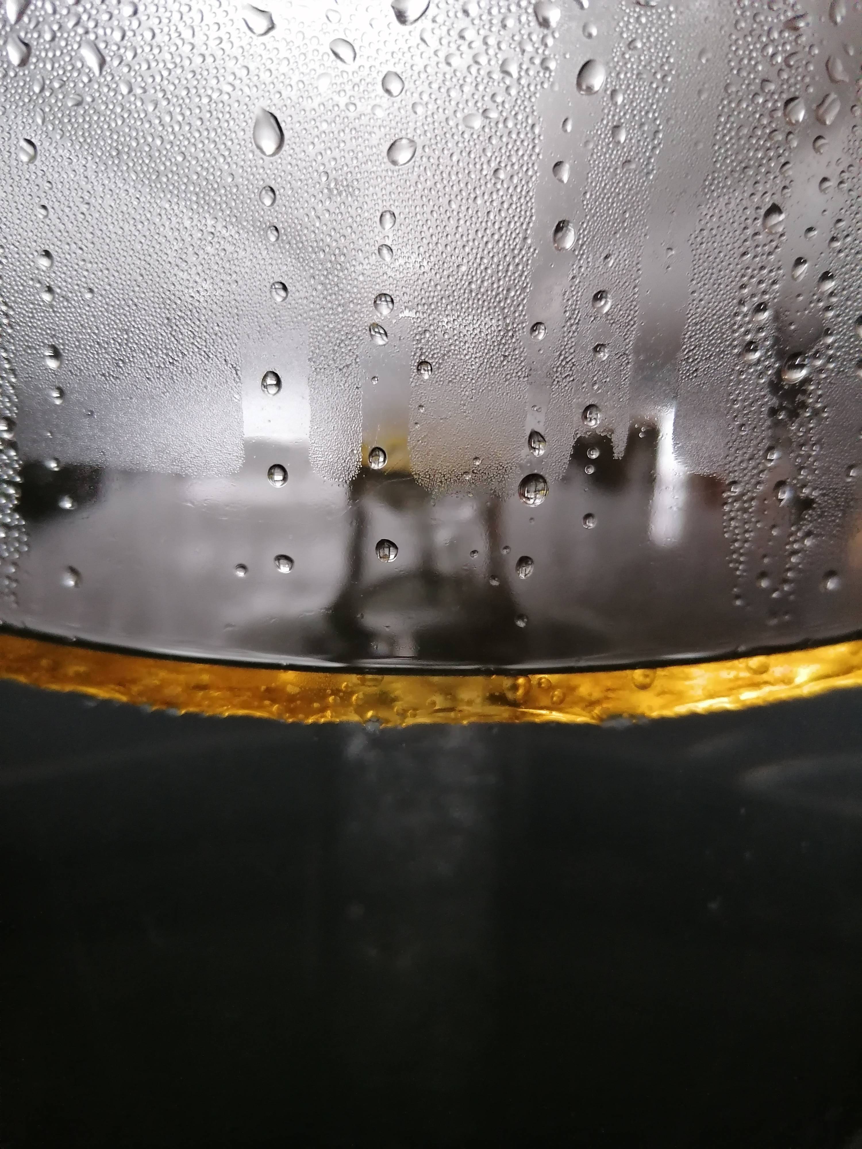 Decouvrez la distillation Aceite esencial de hipérico 100% ecológico y artesanal