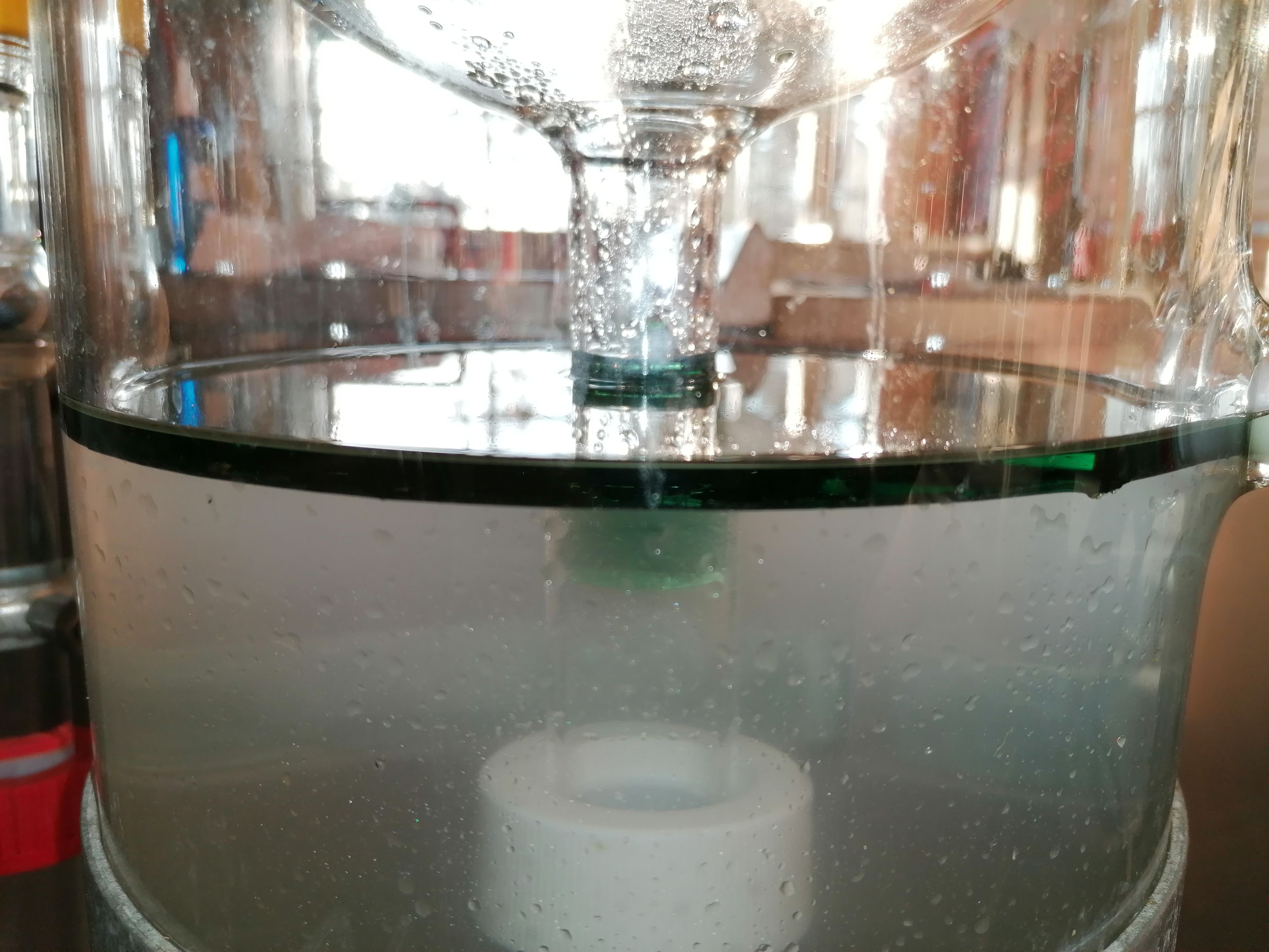 Decouvrez la distillation Aceite esencial de geranio rosa al bourbon 100% ecológico y artesanal