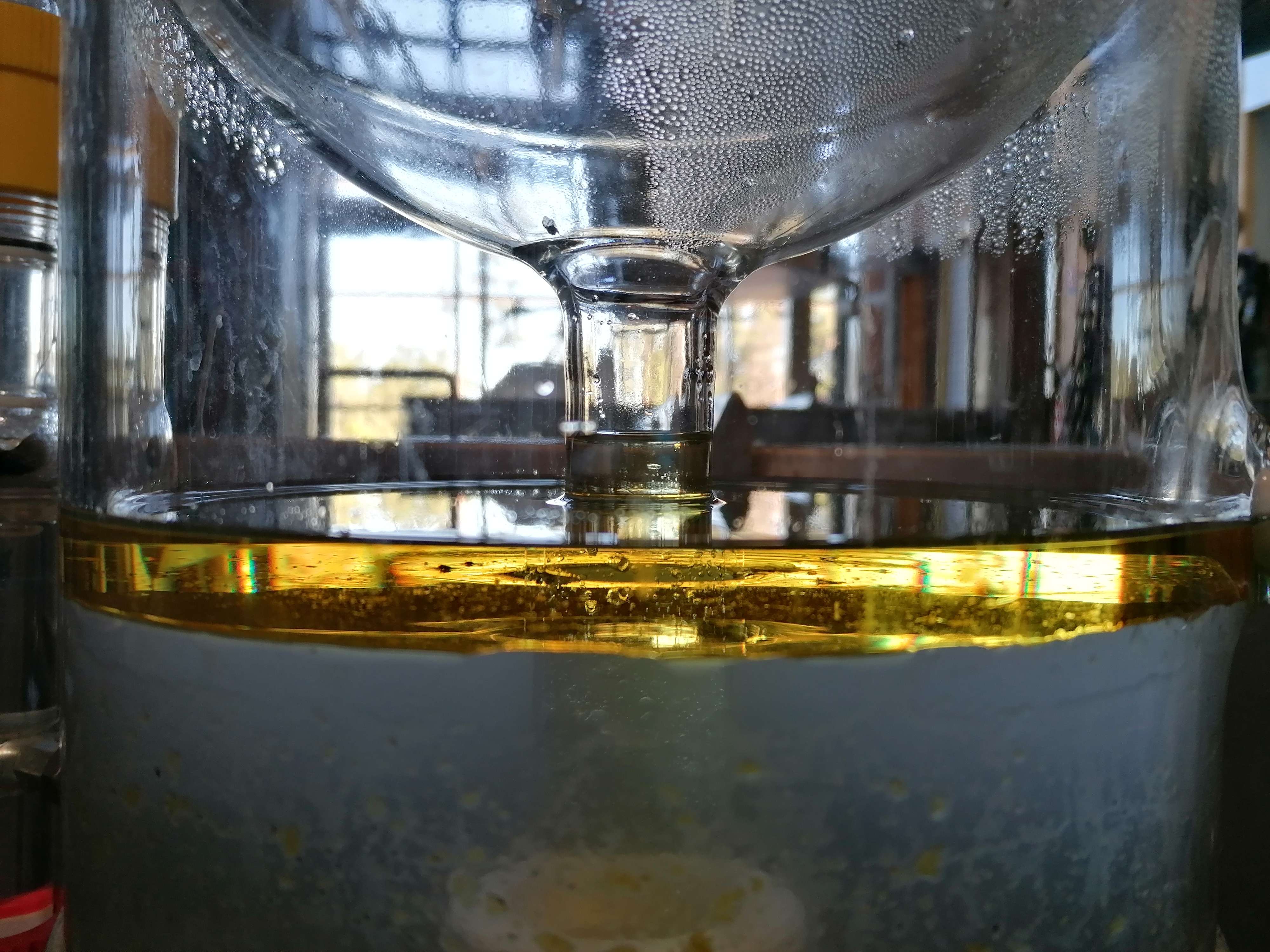 Decouvrez la distillation Aceite esencial de helicriso italiano 100% ecológico y artesanal
