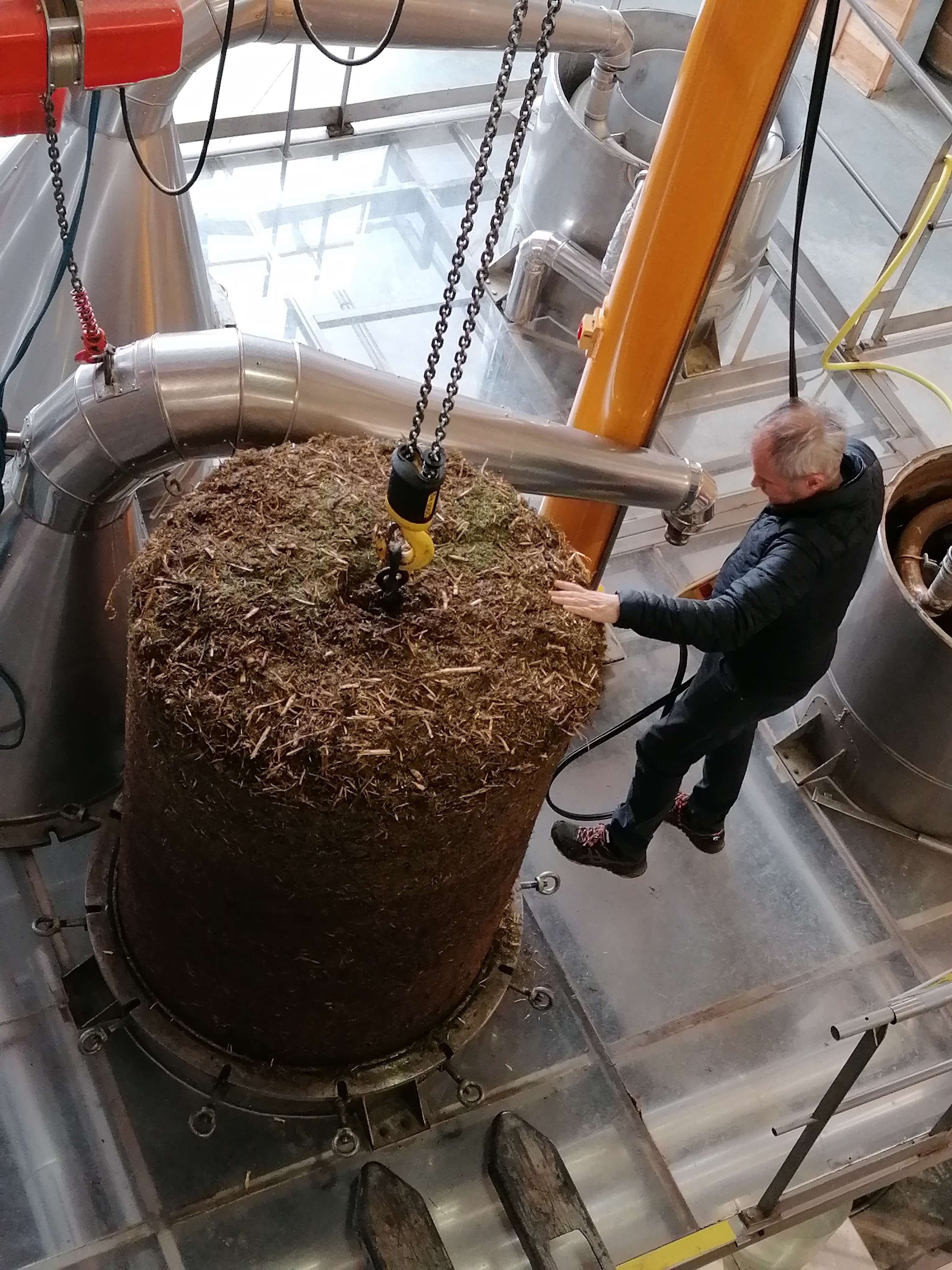 Decouvrez la distillation Aceite esencial de enebro 100% ecológico y artesanal